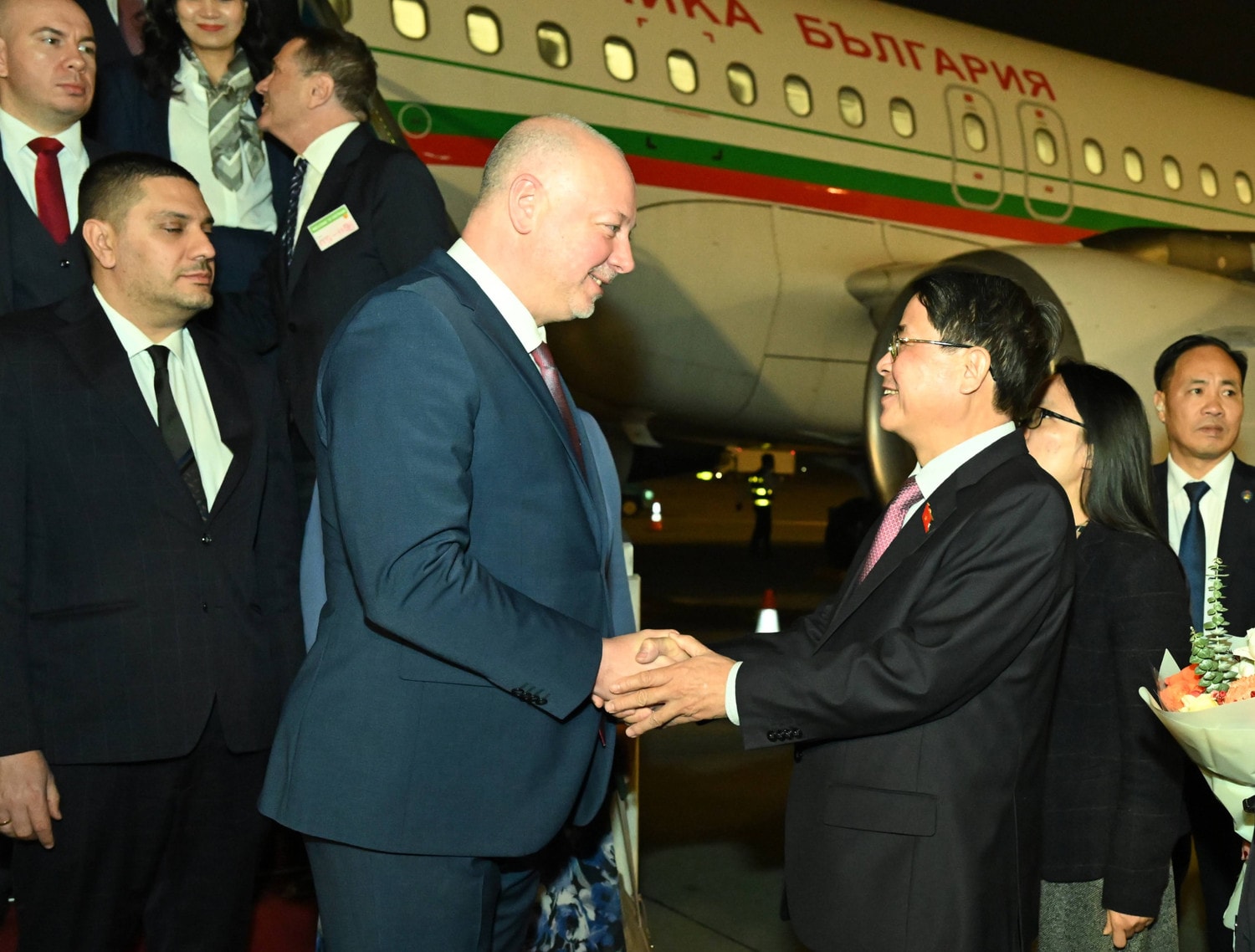 Chủ tịch Quốc hội Cộng hòa Bulgaria Rossen Dimitrov Jeliazkov đến Hà Nội, bắt đầu thăm chính thức Việt Nam -0