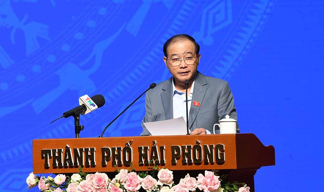 Phó Trưởng Đoàn chuyên trách Đoàn đại biểu Quốc hội TP. Hải Phòng Lã Thanh Tân phát biểu. Ảnh: Lâm Hiển. Chủ tịch Quốc hội Vương Đình Huệ tiếp xúc cử tri là công nhân, viên chức, người lao động TP. Hải Phòng