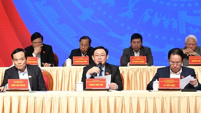 Chủ tịch Quốc hội Vương Đình Huệ phát biểu tại cuộc tiếp xúc cử tri là công nhân, viên chức, người lao động TP. Hải Phòng. Ảnh: Lâm Hiển. Chủ tịch Quốc hội Vương Đình Huệ tiếp xúc cử tri là công nhân, viên chức, người lao động TP. Hải Phòng