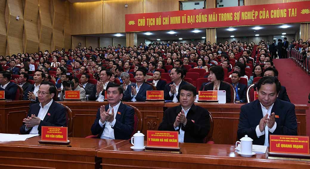 Các đại biểu dự cuộc tiếp xúc cử tri. Ảnh: Lâm Hiển Chủ tịch Quốc hội Vương Đình Huệ tiếp xúc cử tri là công nhân, viên chức, người lao động TP. Hải Phòng