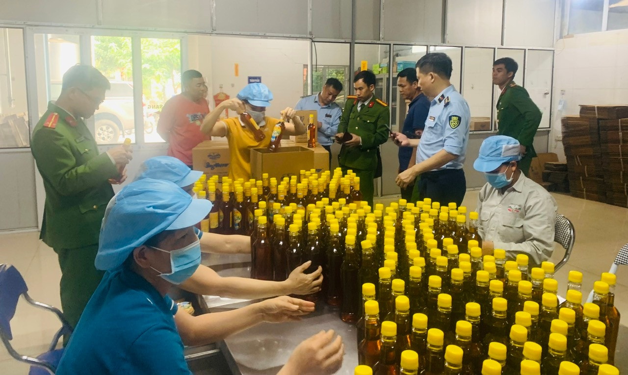 Vĩnh Phúc: Phát hiện 4 doanh nghiệp kinh doanh mật ong có dấu hiệu giả. -0
