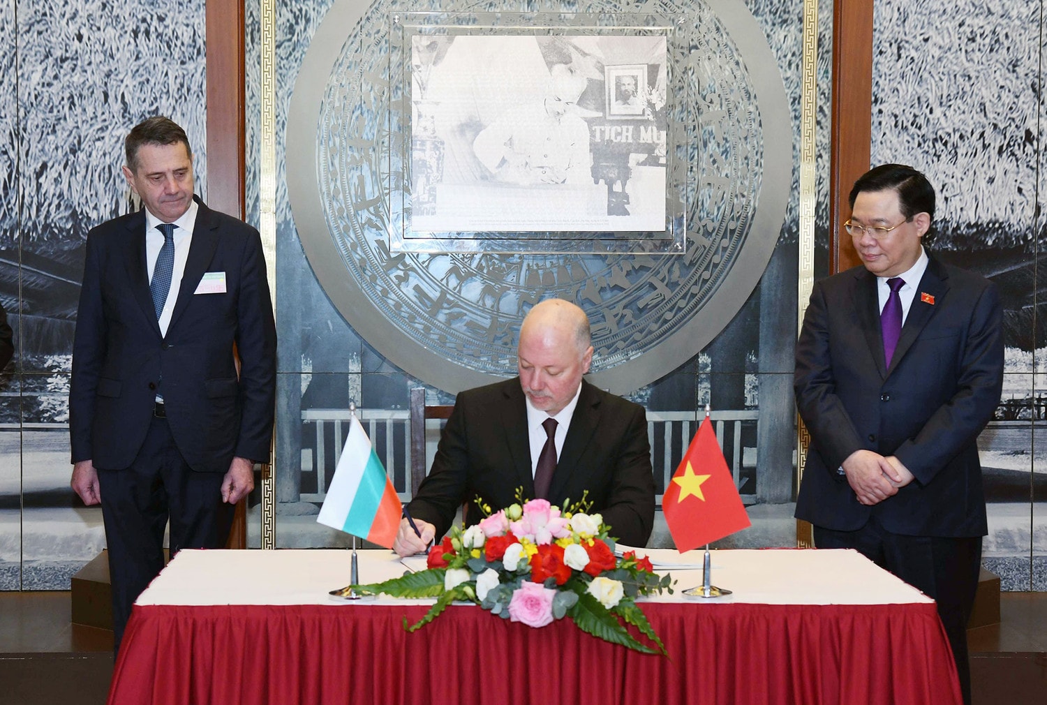 Chủ tịch Quốc hội Vương Đình Huệ chủ trì Lễ đón Chủ tịch Quốc hội Bulgaria thăm chính thức Việt Nam -0