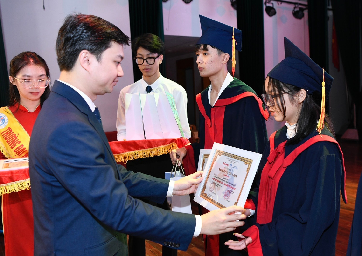 107 sinh viên được trao học bổng 