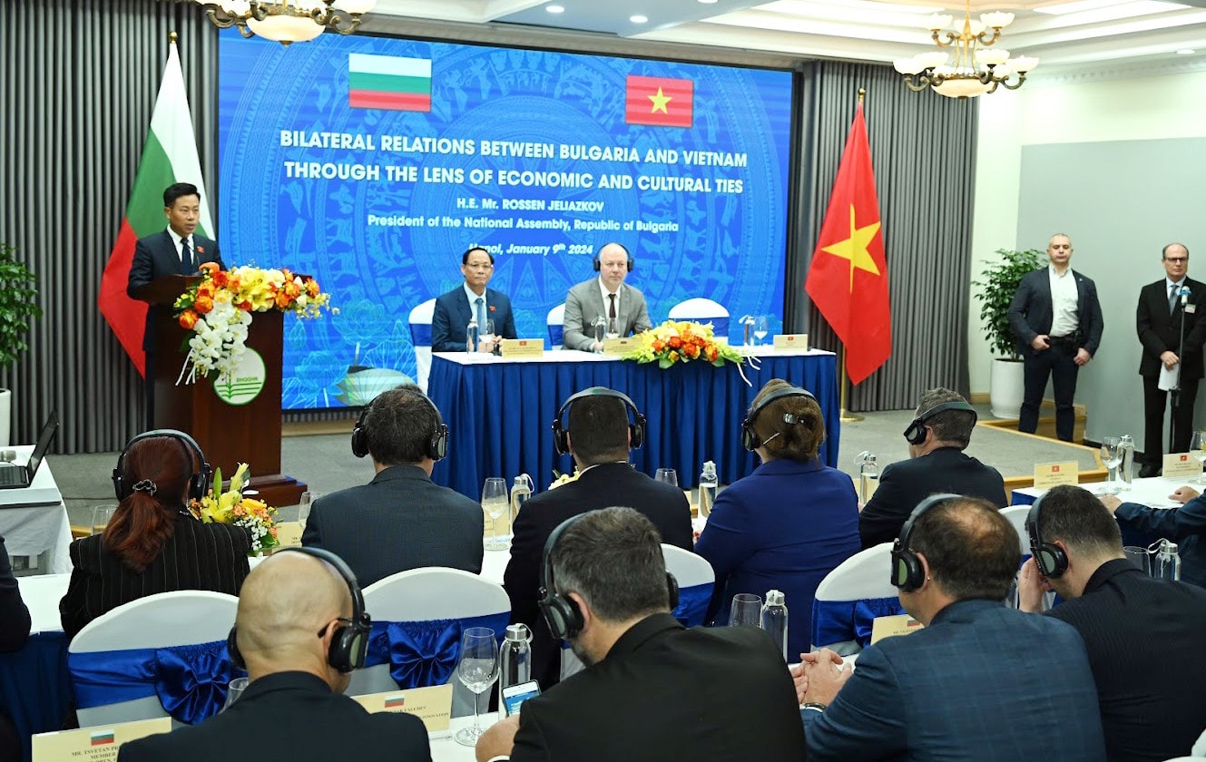 Chủ tịch Quốc hội Bulgaria thăm, phát biểu chính sách tại Đại học Quốc gia Hà Nội