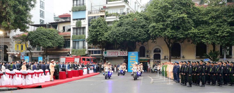 Lễ ra quân của lực lượng chức năng Thượng tôn pháp luật để xây dựng văn hóa giao thông an toàn