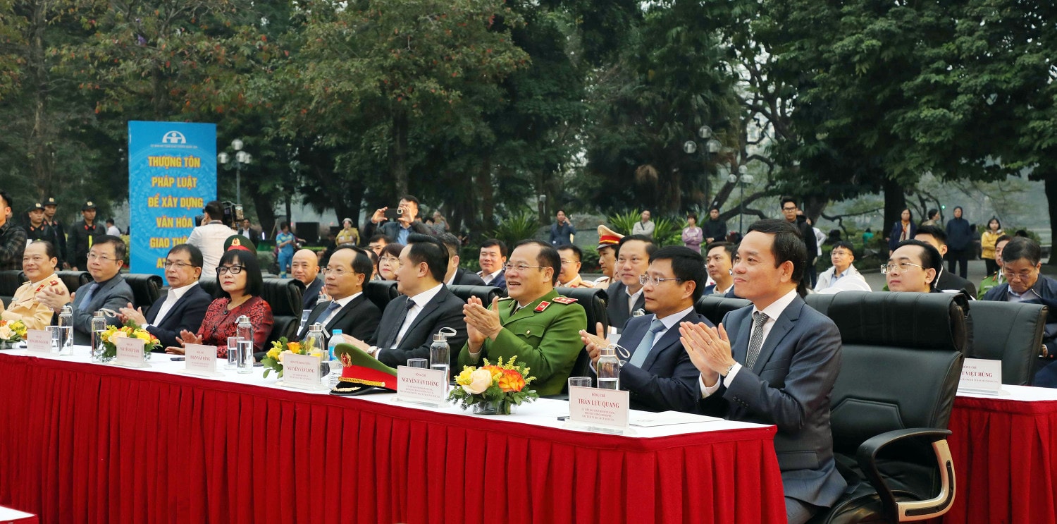 Các đại biểu dự buổi lễ Thượng tôn pháp luật để xây dựng văn hóa giao thông an toàn