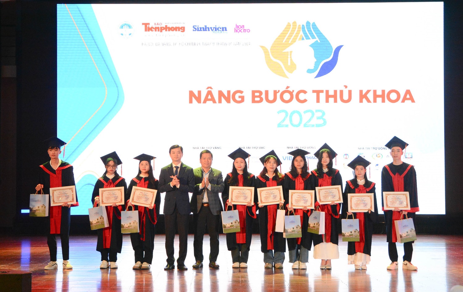107 sinh viên được trao học bổng 