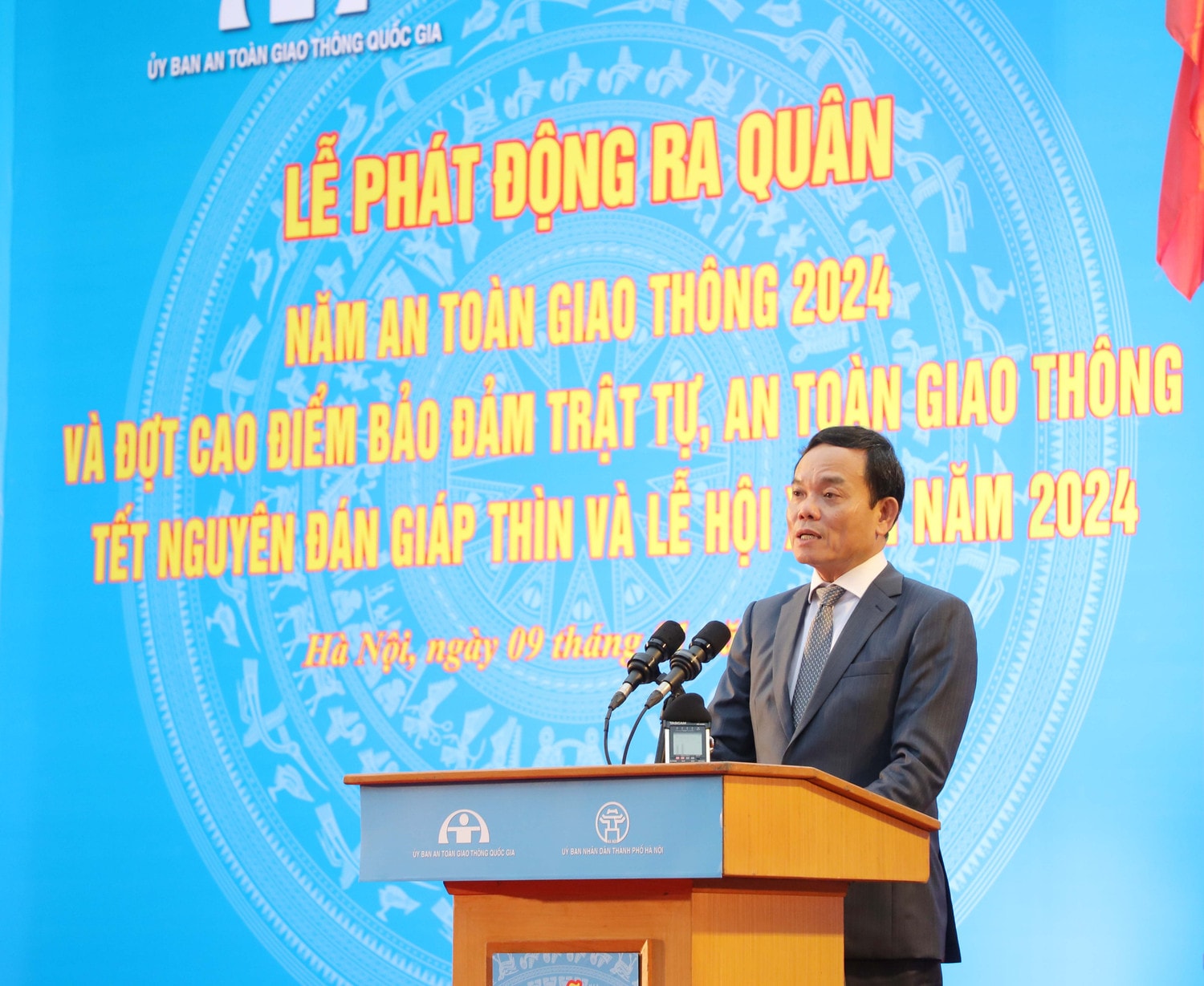 Phó Thủ tướng Chính phủ, Chủ tịch Ủy ban An toàn giao thông Quốc gia Trần Lưu Quang phát biểu tại buổi lễ Thượng tôn pháp luật, để xây dựng văn hoá giao thông an toàn -0