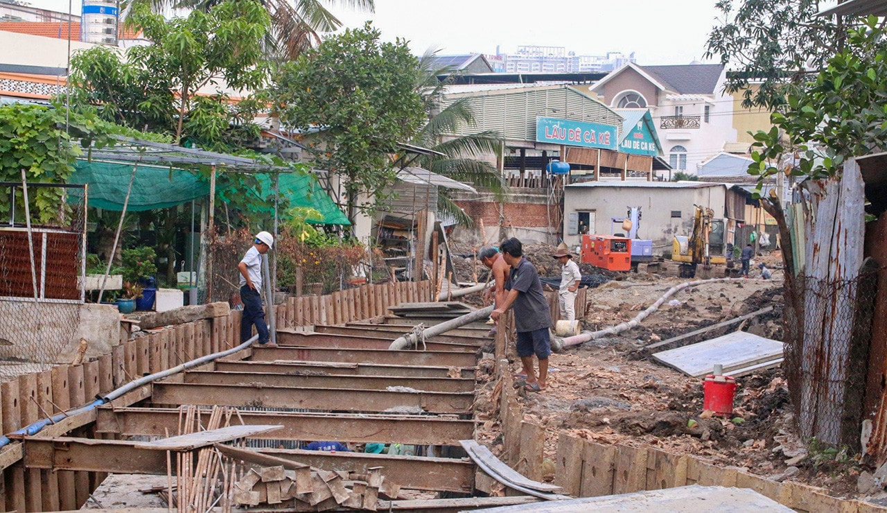Bình Dương: Thi công Dự án xử lý điểm ngập từ ngã ba Cống đến cầu Bà Hên làm nứt nhà dân