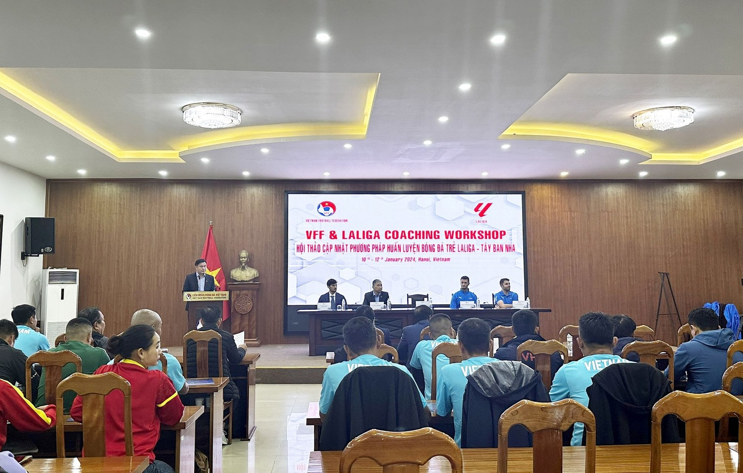 Cập nhật phương pháp huấn luyện bóng đá trẻ Tây Ban Nha cho huấn luyện viên Việt Nam -0