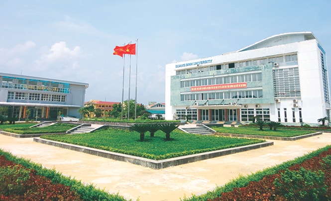 Nguyên nhân dẫn đến việc nợ lương 139 nhân viên tại Trường đại học Quảng Bình -0