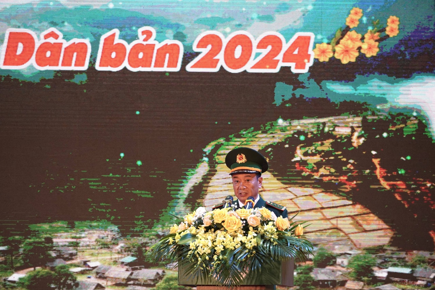 Thường trực Ban Bí thư dự chương trình “Xuân Biên phòng - Ấm lòng dân bản” 2024 tại Quảng Bình -0