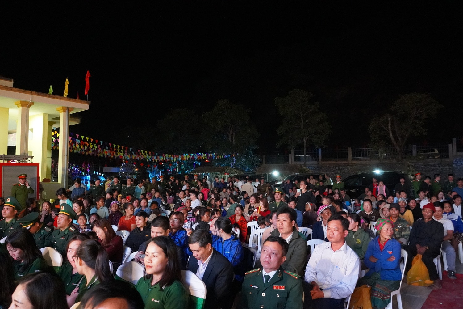 Thường trực Ban Bí thư dự chương trình “Xuân Biên phòng - Ấm lòng dân bản” 2024 tại Quảng Bình -0
