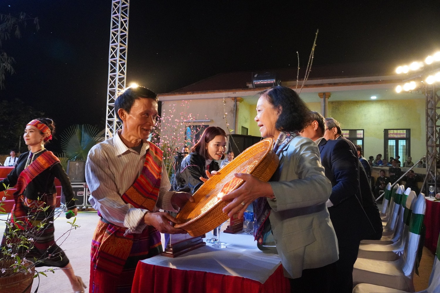 Thường trực Ban Bí thư dự chương trình “Xuân Biên phòng - Ấm lòng dân bản” 2024 tại Quảng Bình -0