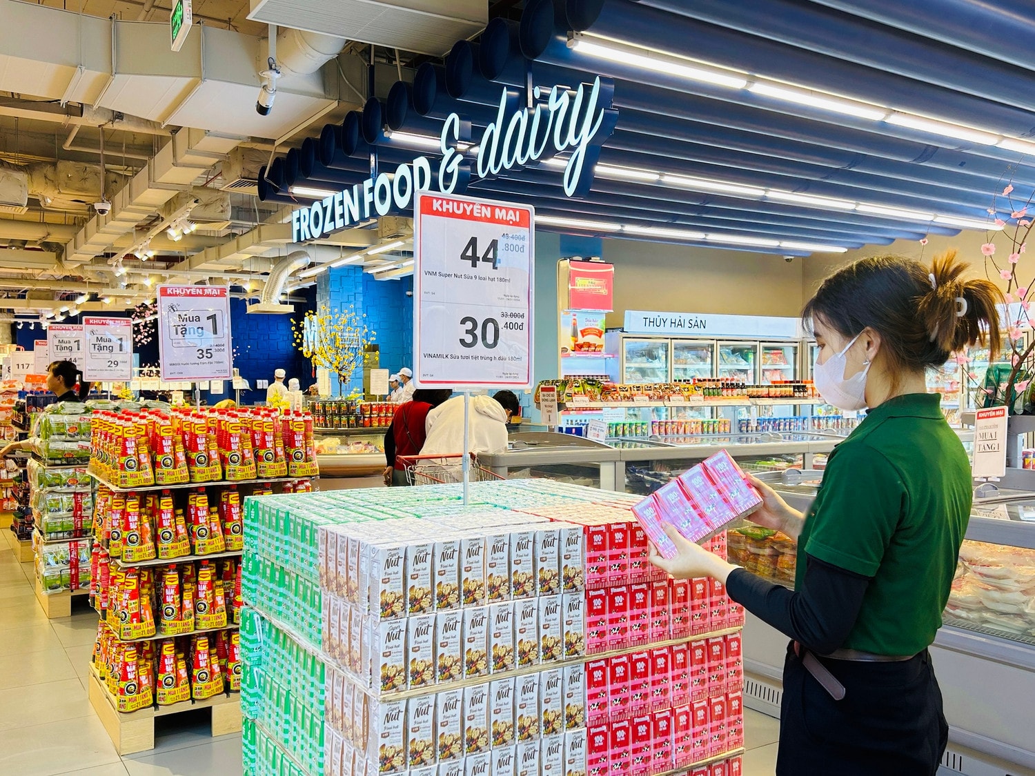 Hàng hoá khuyến mại đa dạng dịp Lễ tết - WIN Voucher sánh đôi cùng ưu đãi khủng đến 50%, combo quà Tết thiết thực từ WinCommerce -0