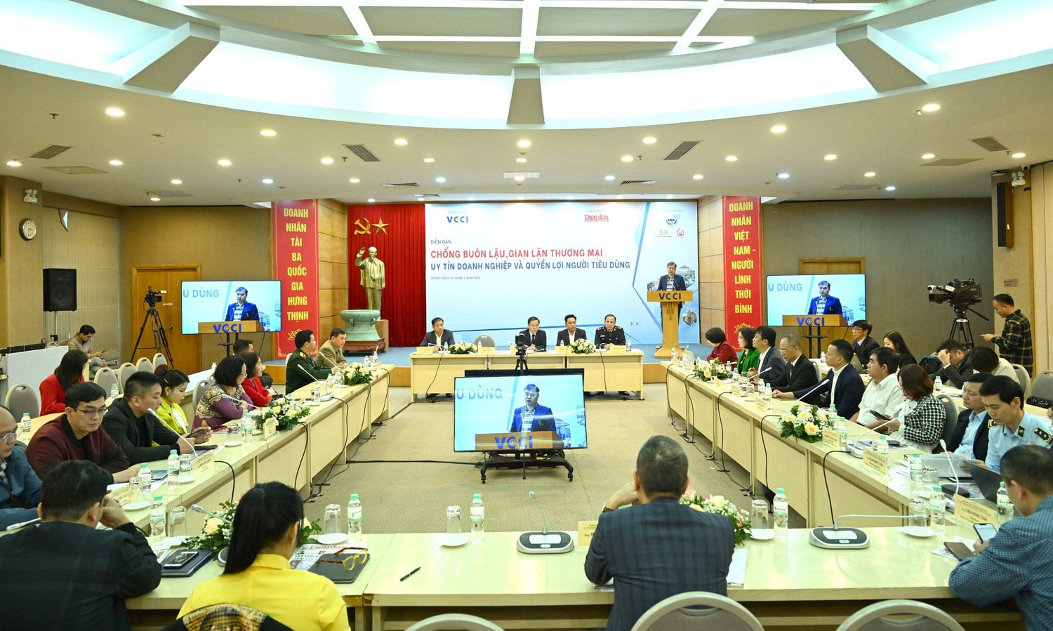 Toàn cảnh diễn đàn. Ảnh: Vũ Quang