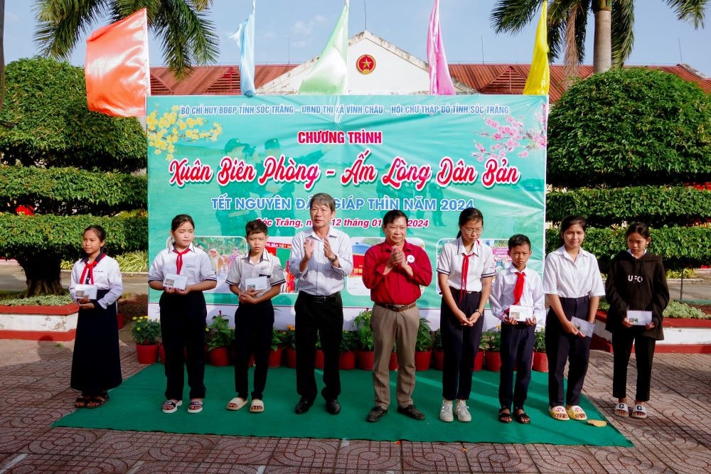 Xuân Biên phòng ấm lòng dân bản -0