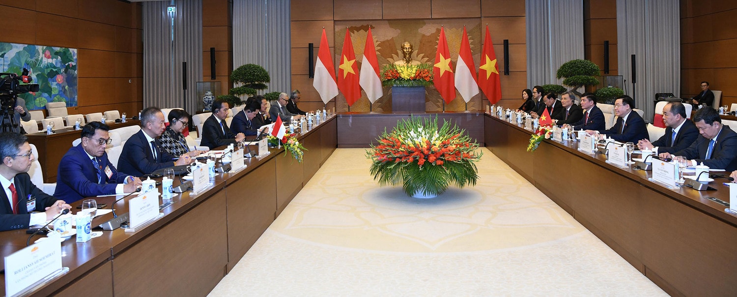 Chủ tịch Quốc hội Vương Đình Huệ hội kiến Tổng thống Indonesia -0