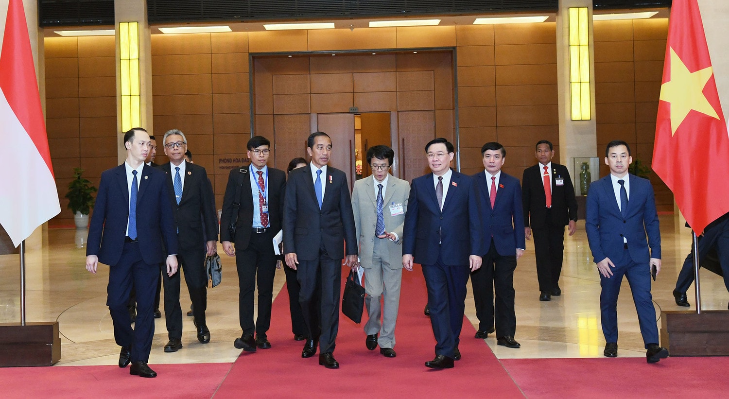 Chủ tịch Quốc hội Vương Đình Huệ hội kiến Tổng thống Indonesia -0