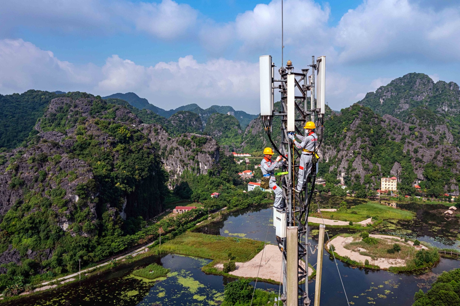Viettel tăng trưởng ấn tượng, đặt mục tiêu cao năm 2024 -0