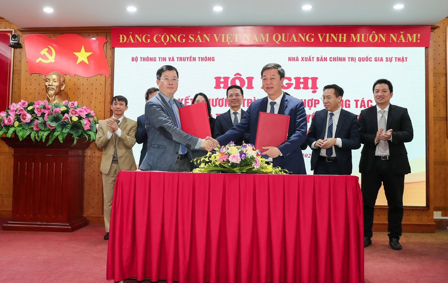 Thúc đẩy chuyển đổi số xuất bản -0