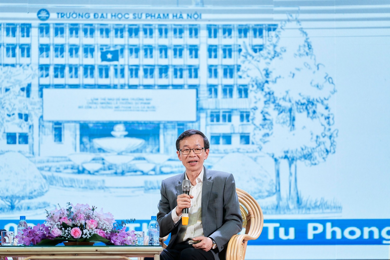 Trường Đại học Sư phạm Hà Nội đồng hành cùng với học sinh, sinh viên vùng khó -0