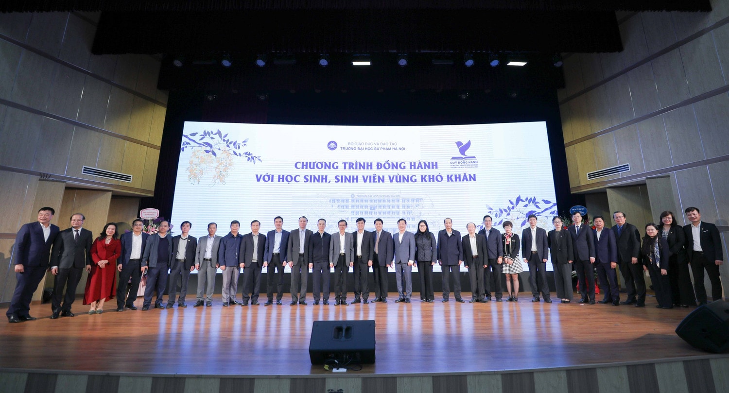 Trường Đại học Sư phạm Hà Nội đồng hành cùng với học sinh, sinh viên vùng khó -0