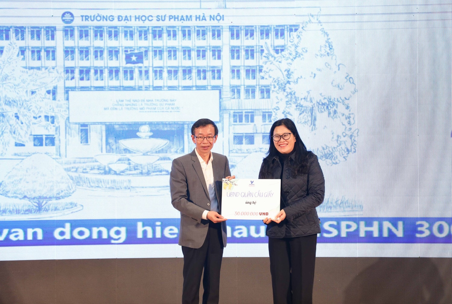Trường Đại học Sư phạm Hà Nội đồng hành cùng với học sinh, sinh viên vùng khó -0