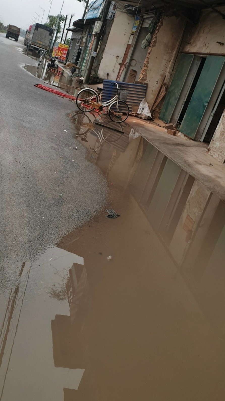 Huyện Thanh Oai (Hà Nội): Đường 21B vừa làm xong dân khổ sở vì bùn, nước bẩn “bao vây” cửa nhà -0