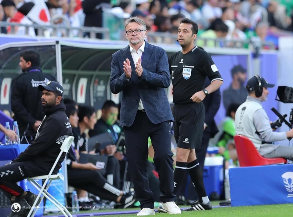 HLV Philippe Troussier: Giữ sự tự tin, tích cực cho trận quyết định gặp Indonesia -0