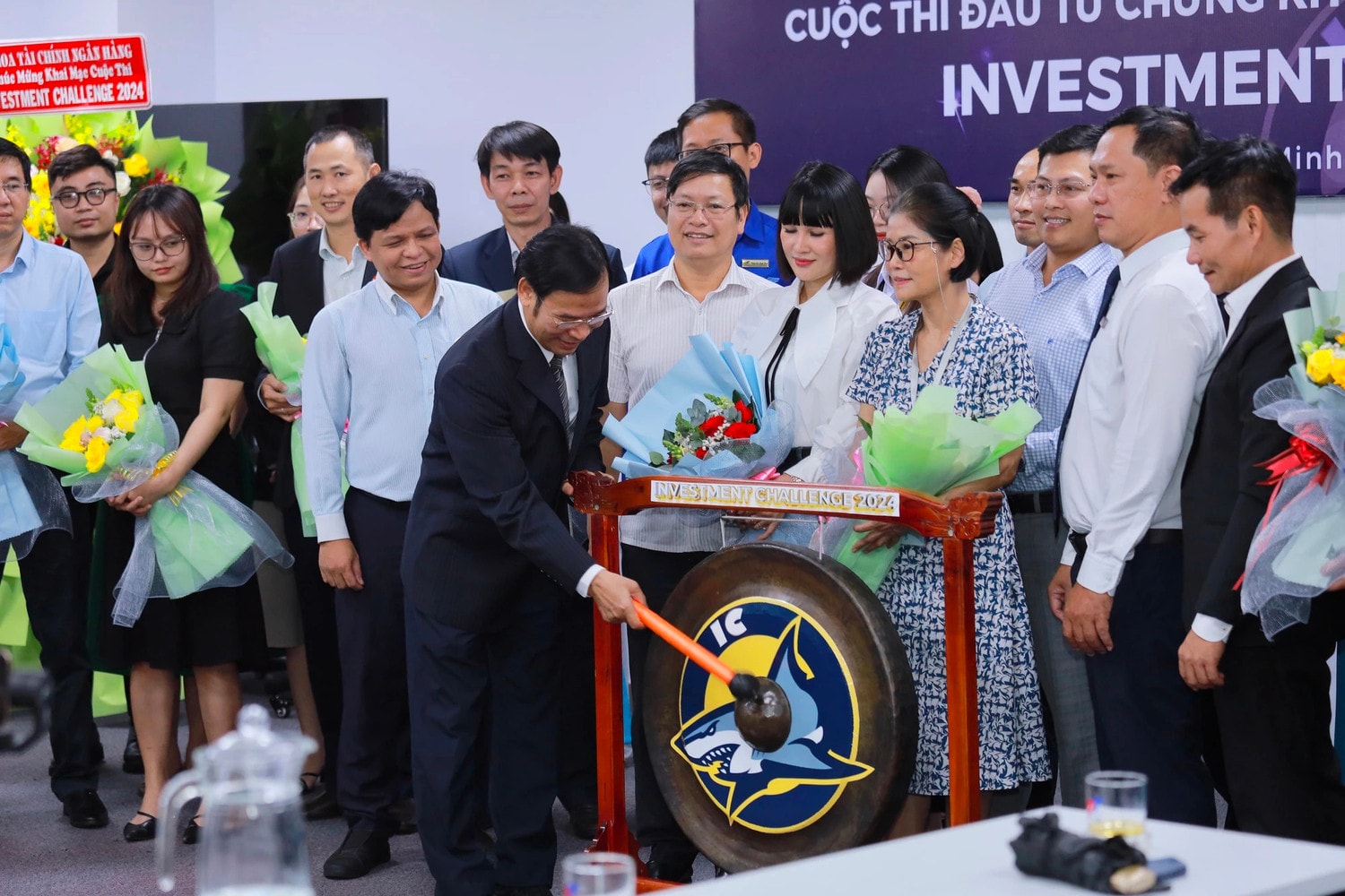 Hơn 2.000 sinh viên thi đầu tư chứng khoán bằng tiền thật -0