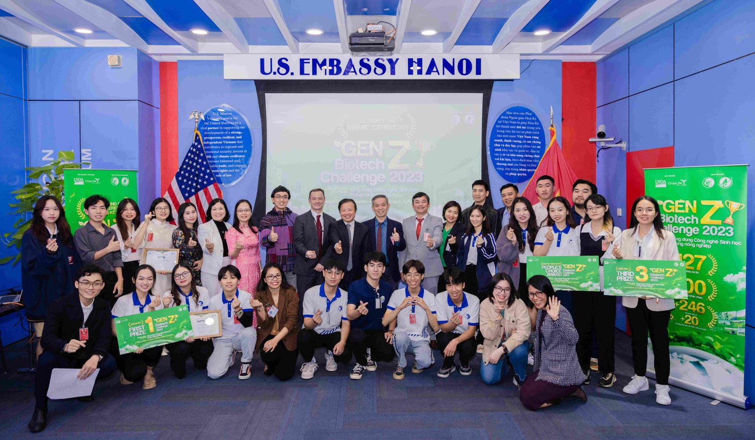 “Bí mật đằng sau ngô biến đổi gen” đạt giải nhất cuộc thi GEN Z Biotech Challenge 2023 -0