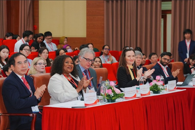 Hơn 200 nhà khoa học, nhà quản lý từ 36 quốc gia tham dự Hội thảo quốc tế IPIRA tại Trường ĐH Ngoại thương -0