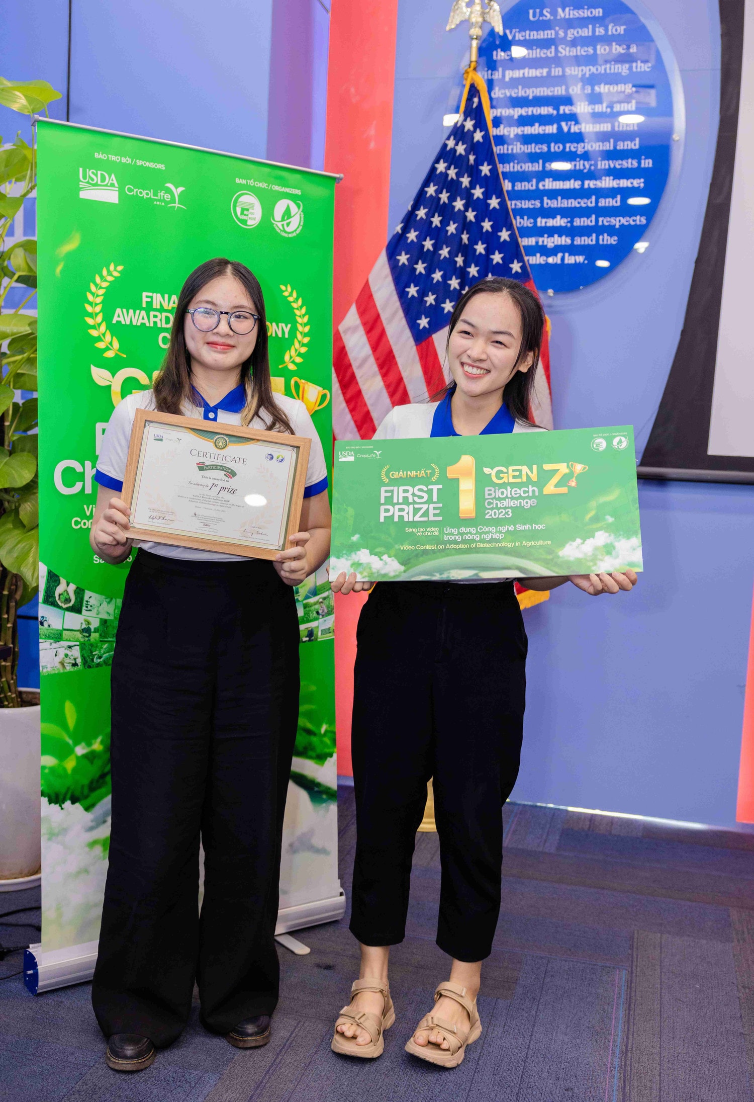 “Bí mật đằng sau ngô biến đổi gen” đạt giải nhất cuộc thi GEN Z Biotech Challenge 2023 -0