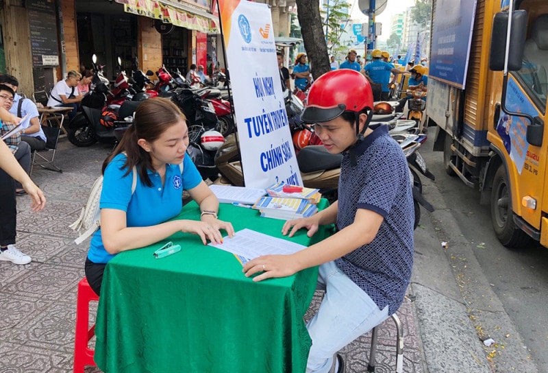 Triển khai đa dạng các hình thức truyền thông về bảo hiểm xã hội, bảo hiểm y tế. Ảnh: BH
