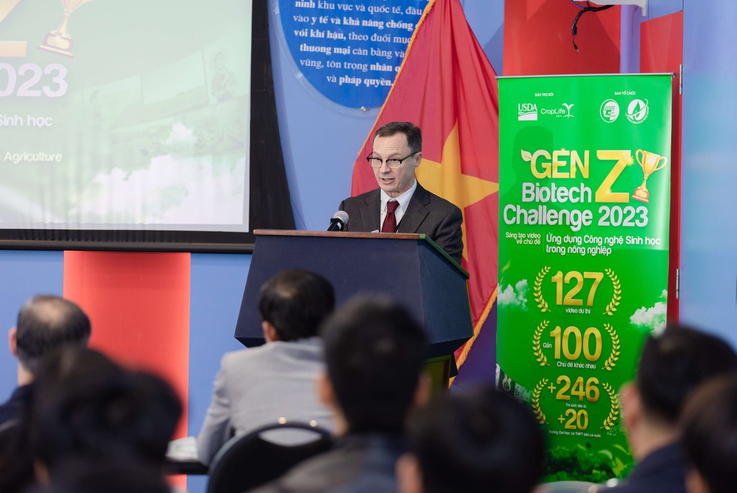 “Bí mật đằng sau ngô biến đổi gen” đạt giải nhất cuộc thi GEN Z Biotech Challenge 2023 -0