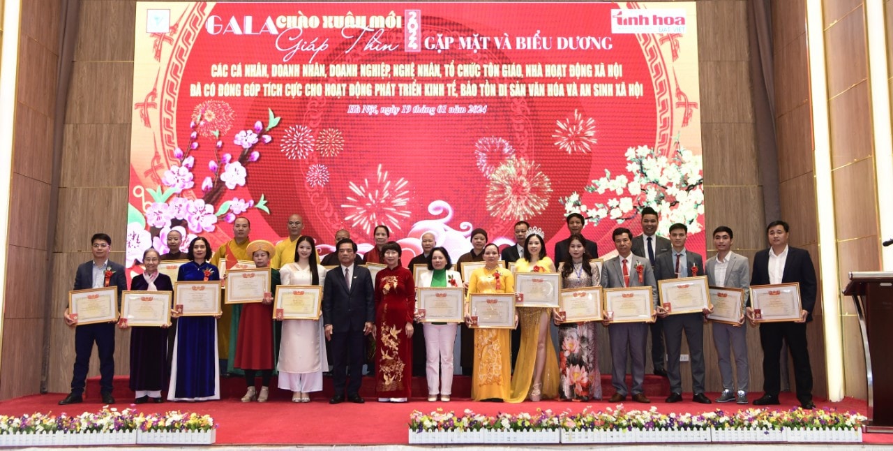 Gala chào xuân Giáp Thìn 2024: Biểu dương những đóng góp -0