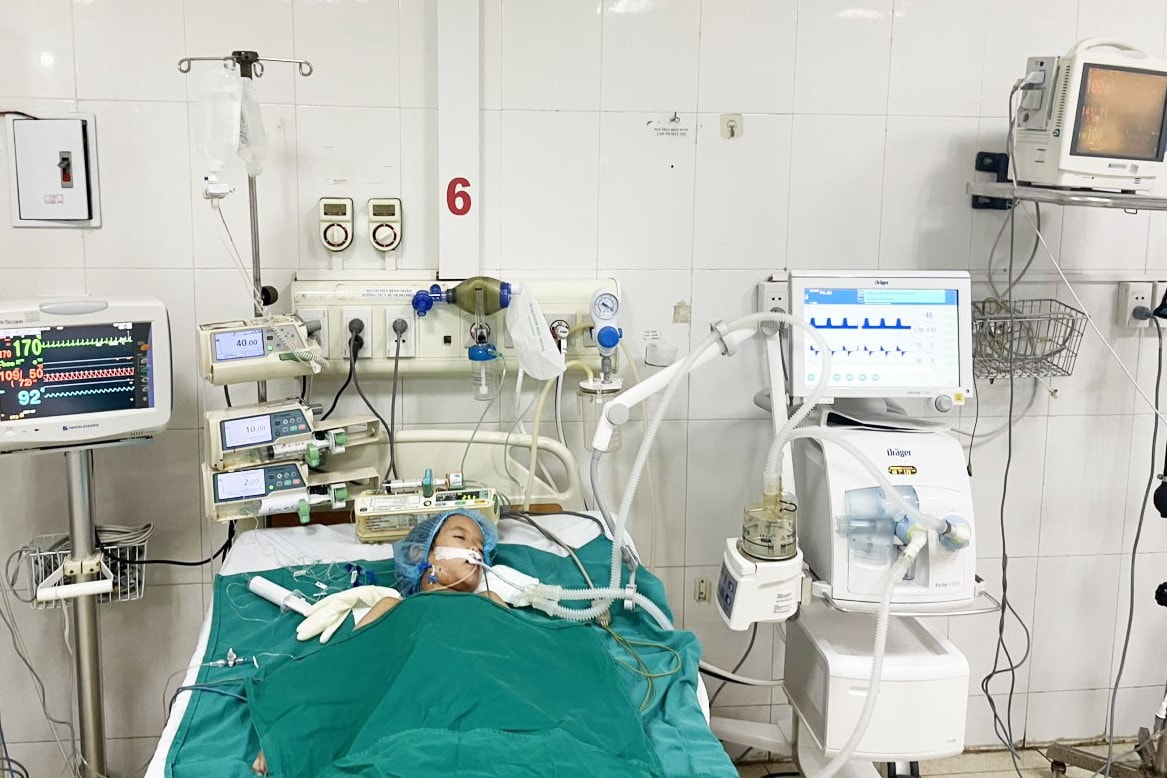 Trẻ 6 tuổi ngừng tuần hoàn, hôn mê sau khi ăn kẹo dẻo -0
