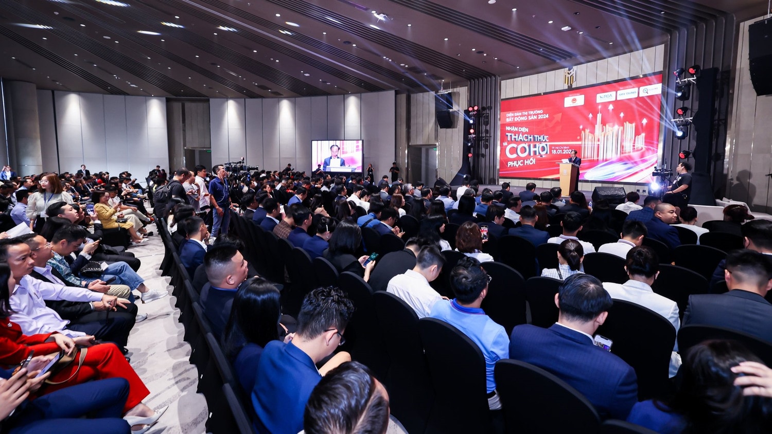 Cơ hội và thách thức cho thị trường bất động sản 2024 -0