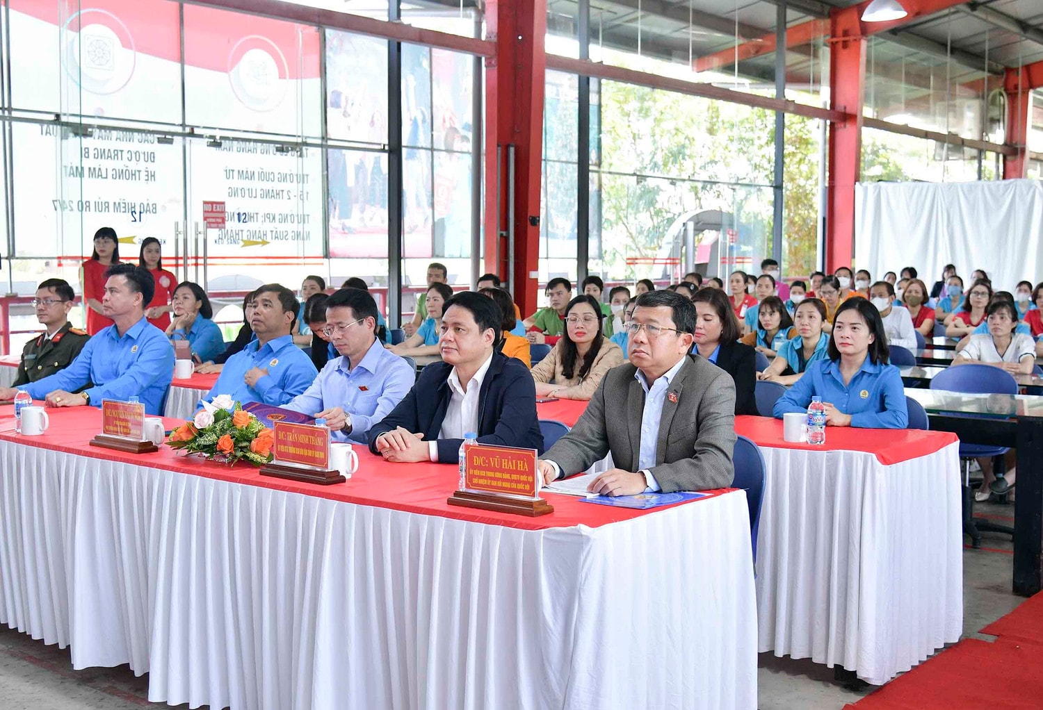 Chủ nhiệm Ủy ban Đối ngoại Vũ Hải Hà thăm, tặng quà Tết công nhân lao động tỉnh Nam Định -0