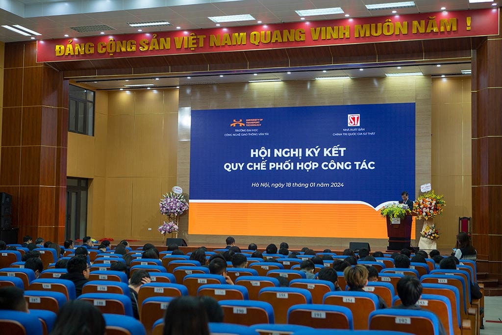 Trường ĐH Công nghệ Giao thông vận tải và Nhà xuất bản Chính trị quốc gia Sự thật ký kết hợp tác -0