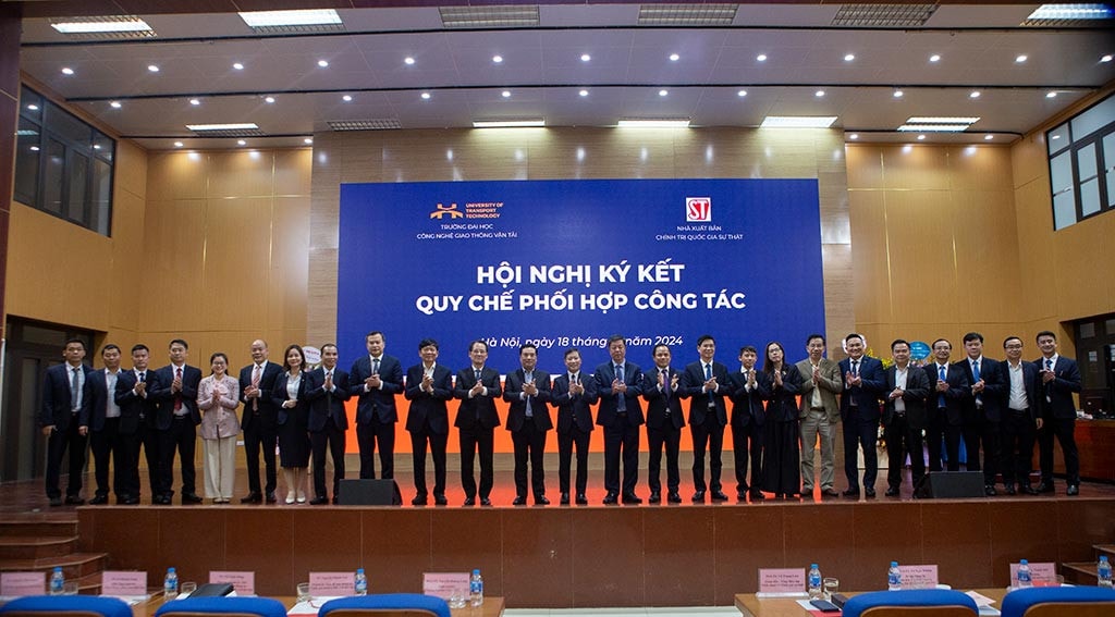 Trường ĐH Công nghệ Giao thông vận tải và Nhà xuất bản Chính trị quốc gia Sự thật ký kết hợp tác -0