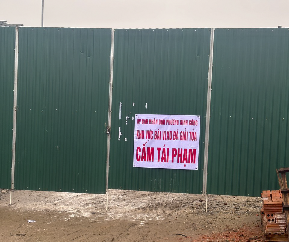 Hà Nội: Cử tri tiếp tục phản ánh bãi vật liệu xây dựng ngang nhiên hoạt động rầm rộ sau khi đã bị giải tỏa tại phường Định Công -0
