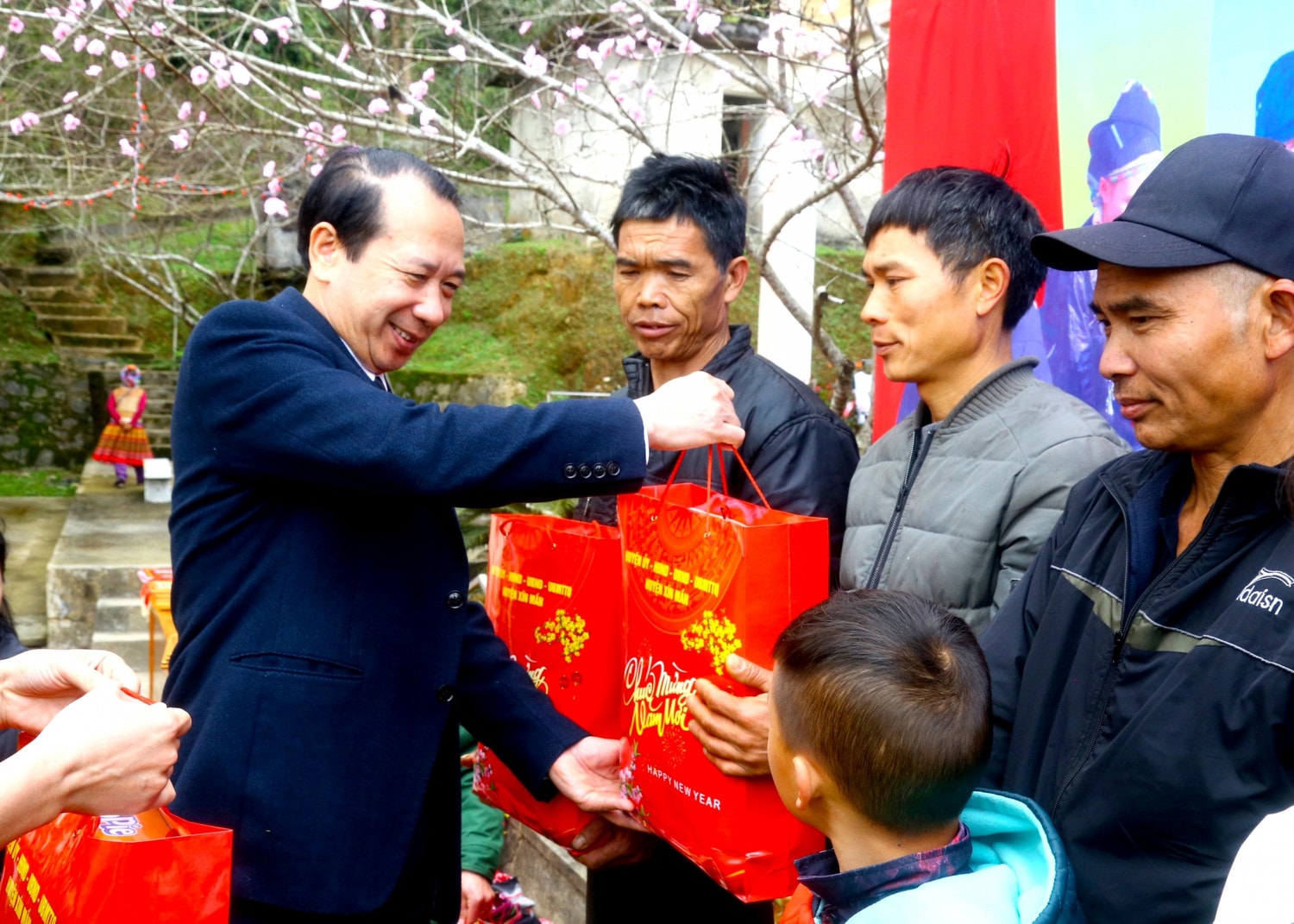 “Xuân biên cương ấm lòng dân bản” ở Xín Mần, Hà Giang -0