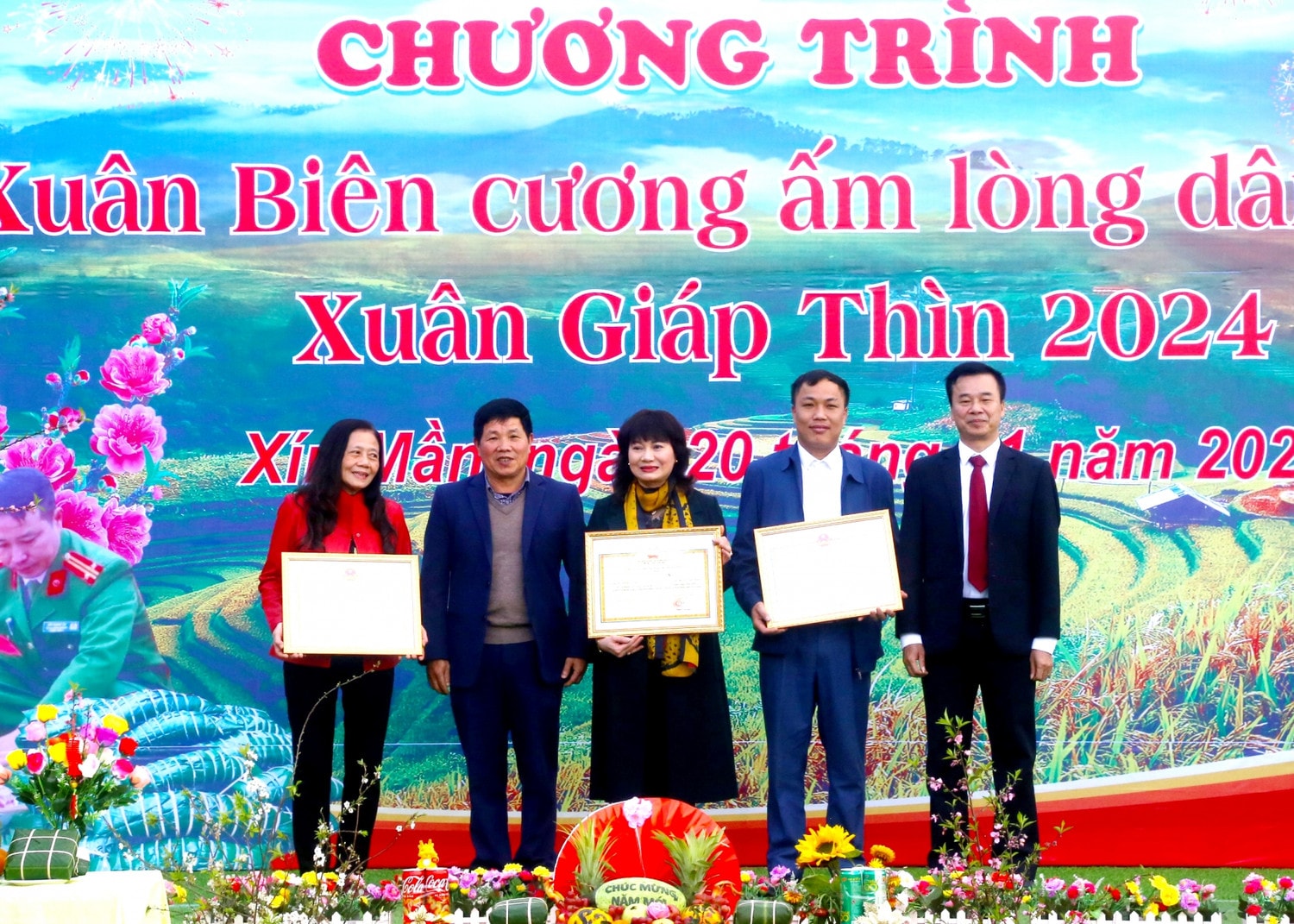 “Xuân biên cương ấm lòng dân bản” ở Xín Mần, Hà Giang -0