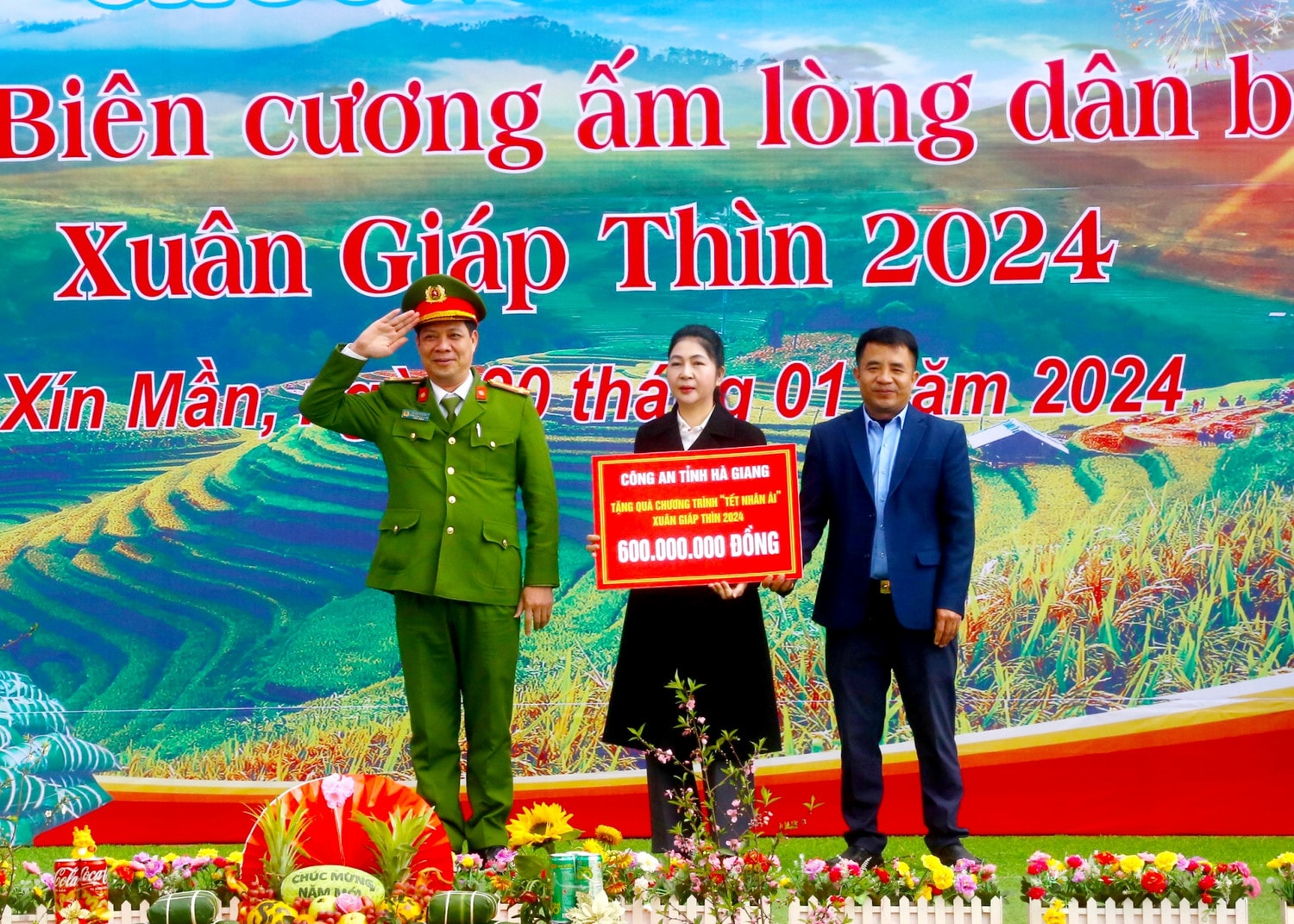 “Xuân biên cương ấm lòng dân bản” ở Xín Mần, Hà Giang -0