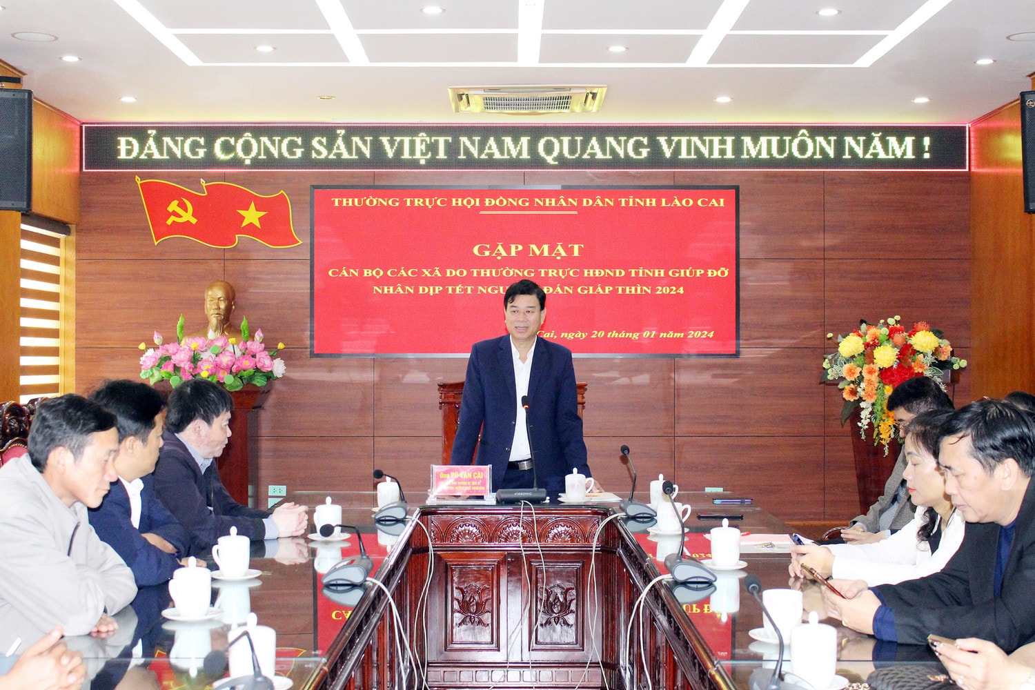 Phó Chủ tịch Thường trực HĐND tỉnh Vũ Văn Cài phát biểu tại buổi gặp mặt Thường trực HĐND tỉnh tặng quà cho cán bộ chủ chốt ở các xã nghèo. -0