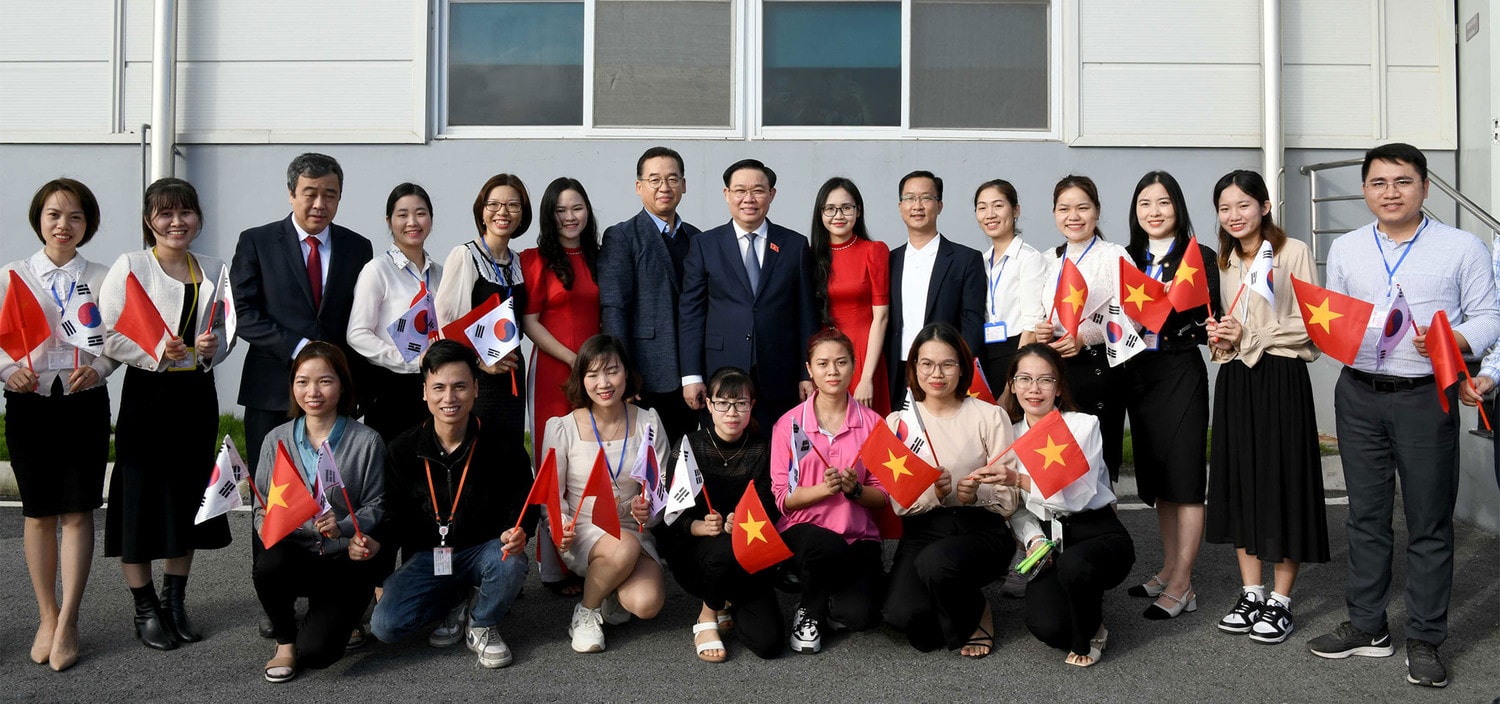 Chủ tịch Quốc hội Vương Đình Huệ thăm, tặng quà công nhân, gia đình chính sách tại tỉnh Thái Bình -0