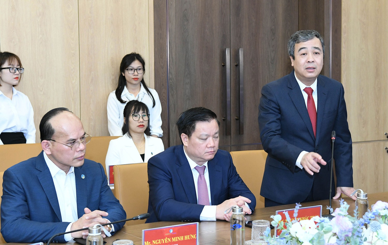 Chủ tịch Quốc hội Vương Đình Huệ thăm, tặng quà công nhân, gia đình chính sách tại tỉnh Thái Bình -0