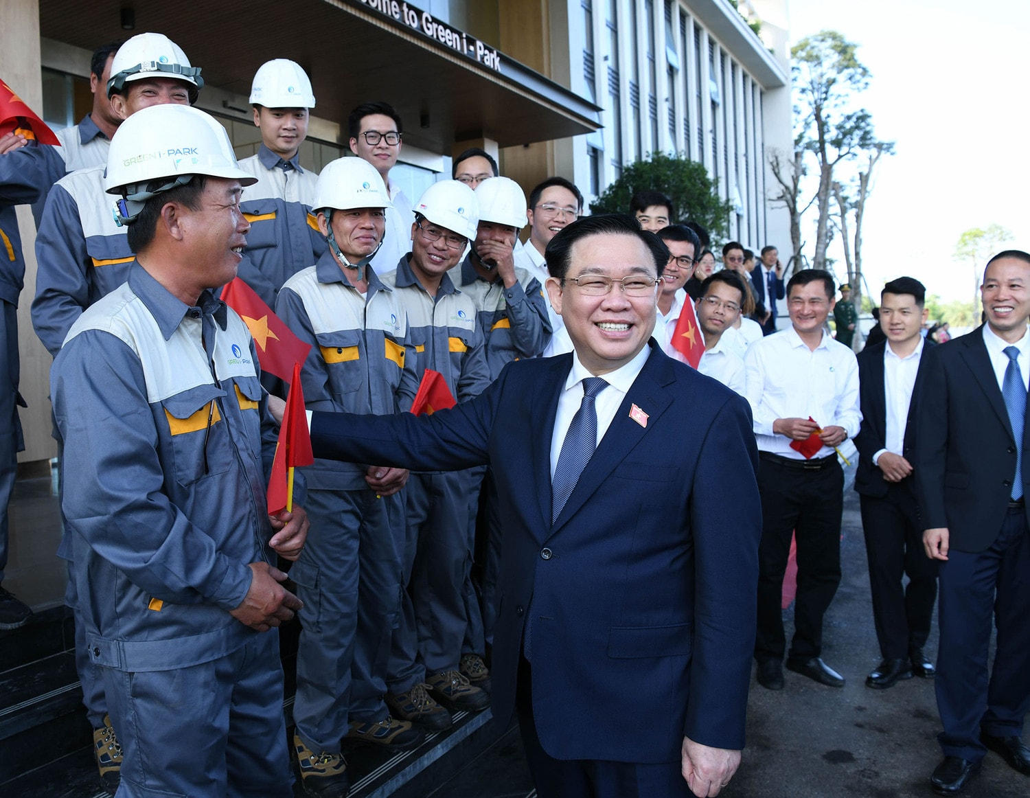 Chủ tịch Quốc hội Vương Đình Huệ thăm, tặng quà công nhân, gia đình chính sách tại tỉnh Thái Bình -0